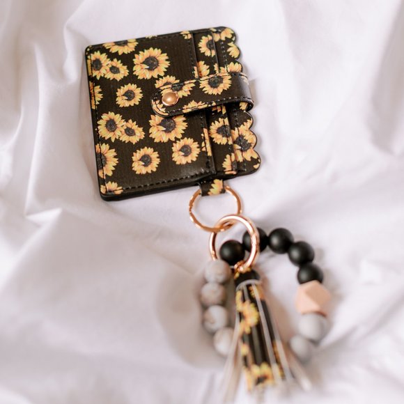 Accessories - 🆕 SUNFLOWER WRISTLET KEYCHAIN WALLET